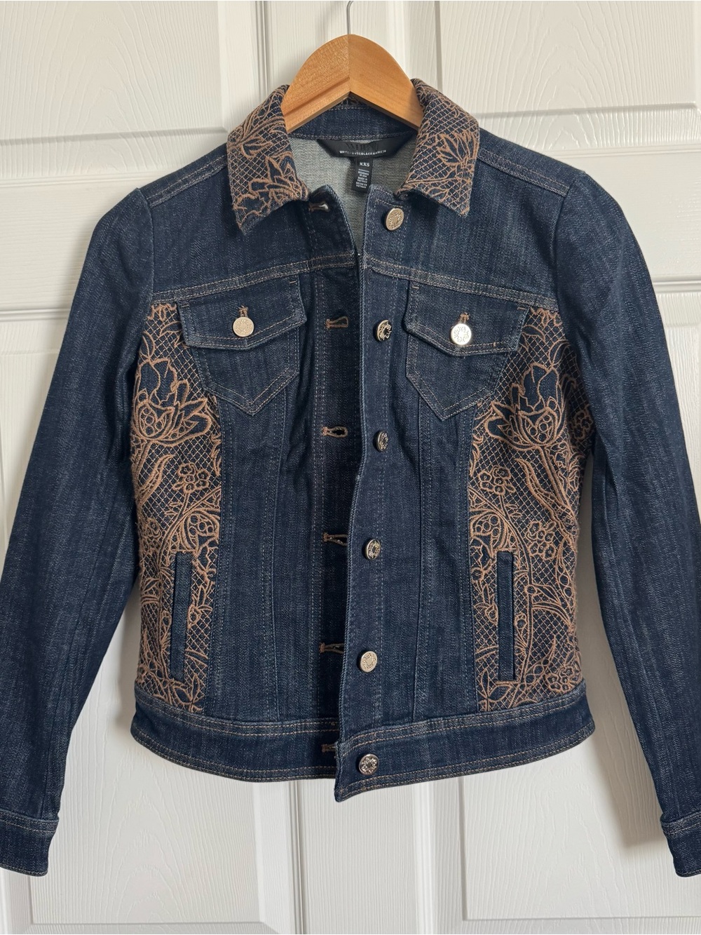 White House Black Market Dark Blue Denim Jacket with Tan Floral Embroidery - Picture 4 of 5